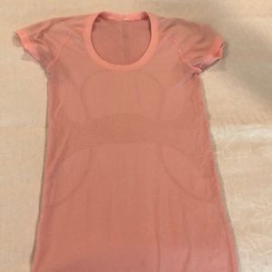 Lululemon size 2 peach short sleeve shirt